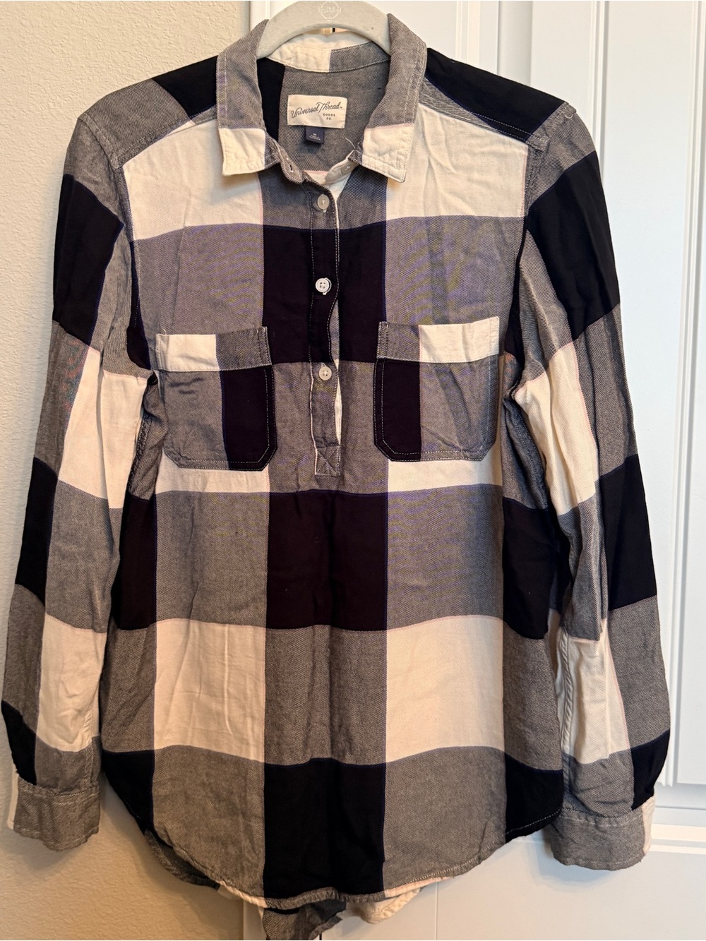 Universal Thread Women’s Black & White Plaid Popover Shirt Size Medium